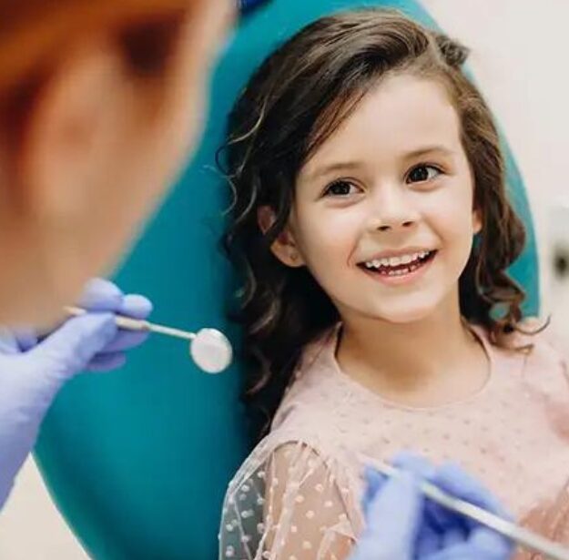 Pediatric Dentist طبيب أسنان الأطفال